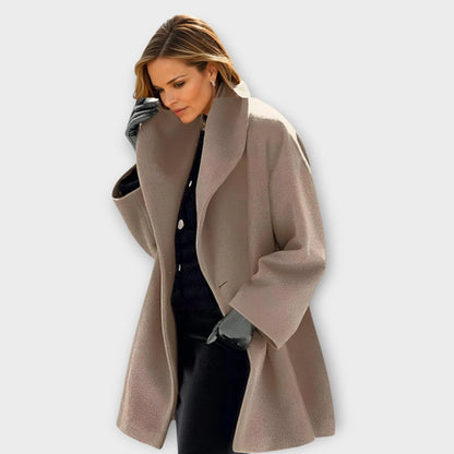Astrid™ | Lyxig Vindavvisande Jacka med Elegant Siluet